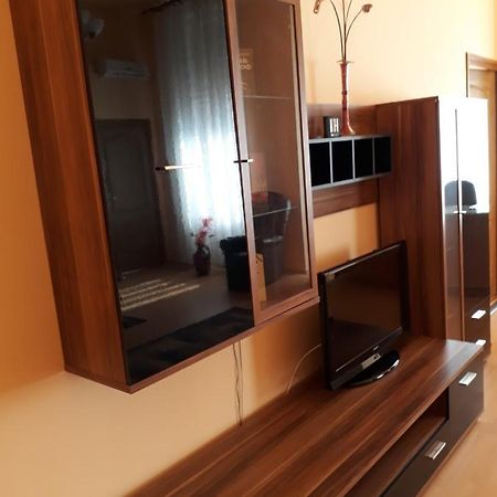 Piac Utcai Apartman Hotel Debrecen Ngoại thất bức ảnh