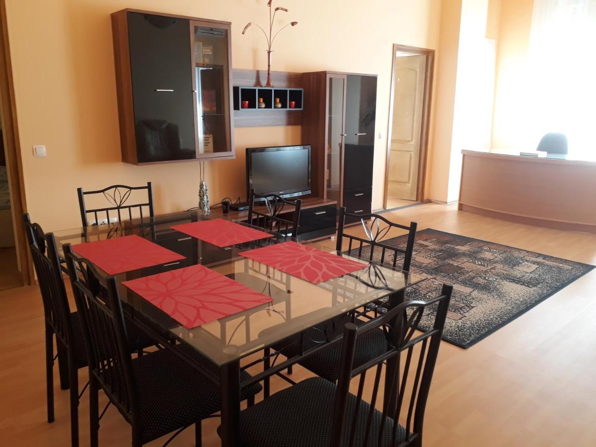 Piac Utcai Apartman Debrecen Ngoại thất bức ảnh