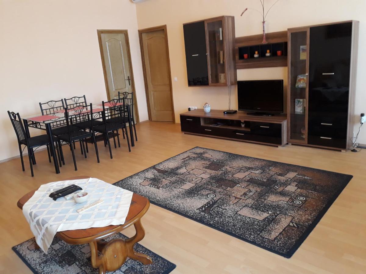 Piac Utcai Apartman Debrecen Ngoại thất bức ảnh