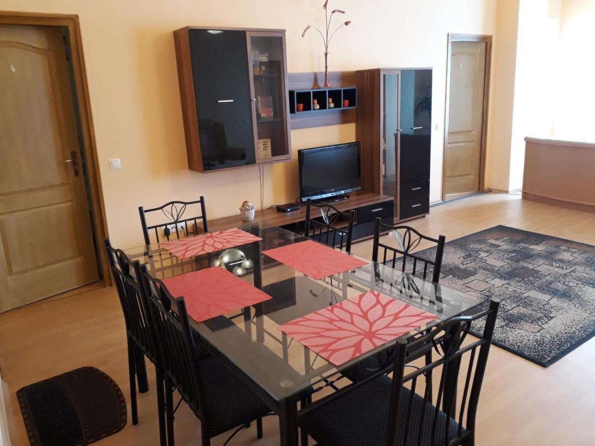 Piac Utcai Apartman Debrecen Ngoại thất bức ảnh