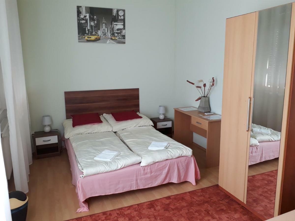 Piac Utcai Apartman Debrecen Ngoại thất bức ảnh
