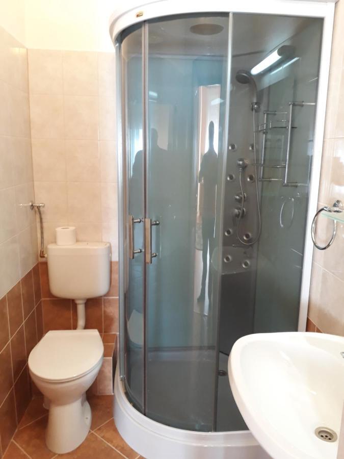 Piac Utcai Apartman Debrecen Ngoại thất bức ảnh