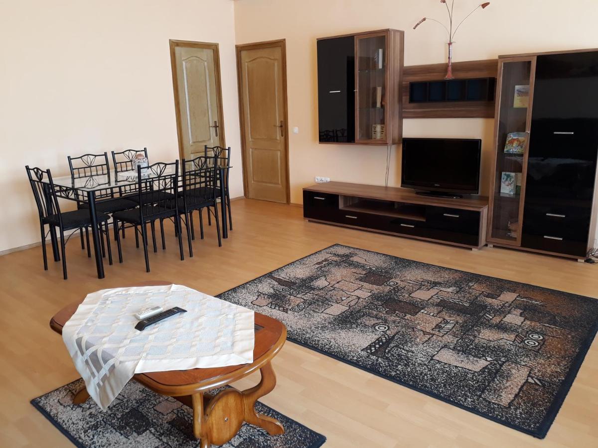 Piac Utcai Apartman Debrecen Ngoại thất bức ảnh